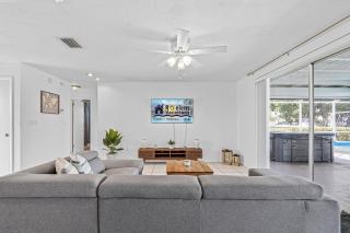 Gulf Access, Canal View, Heated Pool and Hot Tub - Barefeet Retreat- Roelens Vacations - 4