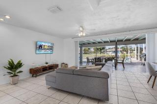 Gulf Access, Canal View, Heated Pool and Hot Tub - Barefeet Retreat- Roelens Vacations - 3