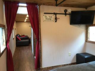 Seaboard Coastline #0887: Sleep in a caboose on a bison ranch - Clyde - 6