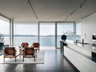 Luxury waterfront home with pool and beach access - Sandy Bay - 8
