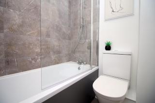 Modern Two BR | Free Parking - Taunton - 5