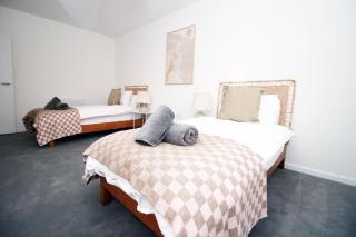 Modern Two BR | Free Parking - 6