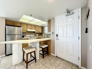 OceanFront Ground Floor Condo w Pool, Walk to Flagler - New Smyrna Beach - 8