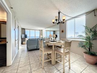 OceanFront Ground Floor Condo w Pool, Walk to Flagler - New Smyrna Beach - 4
