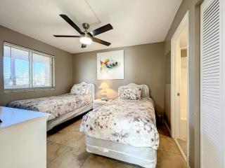 OceanFront Ground Floor Condo w Pool, Walk to Flagler - New Smyrna Beach - 3