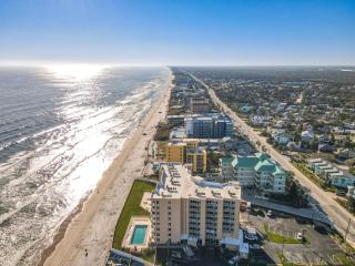 Pool-side OceanFront Condo - Steps to Beach & Flagler Ave - New Smyrna Beach - 8