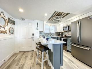 Pool-side OceanFront Condo - Steps to Beach & Flagler Ave - New Smyrna Beach - 7