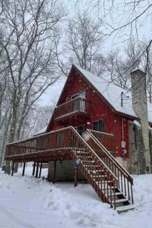 Gated Poconos cabin with Community Amenities - Bushkill - 0