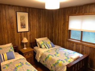 Gated Poconos cabin with Community Amenities - Bushkill - 4