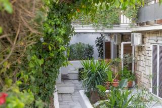 Over The Garden Door - Athens - 9