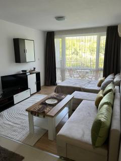 Лятно студио - 9