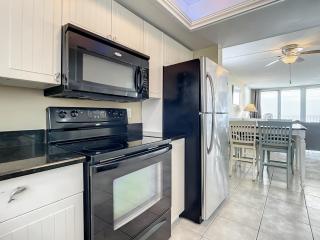 OceanFront Condo - Pool, BBQ, Steps from Flagler Ave - New Smyrna Beach - 8