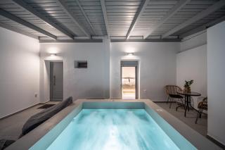 White Note Luxury Suites - Perivolos - 7