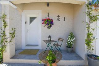 Entre les Alpilles, la Mer, la Camargue, à huit kilomètres de ARLES ,Villa des jasmins ,piscine,3 chambres ,climatisation, wifi fibre - Raphèle - 4