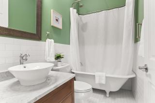 Upscale 3 Bed 2 Bath Private Home in Uptown New Orleans! Close to Magazine Street, Universities, & French Quarter - 4