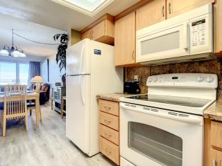 OceanView Beachfront Condo, Pool & Near Flagler Ave - New Smyrna Beach - 3