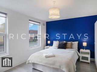 Large Home for Contractors & Families - Garden & Amenities - Londra - 9