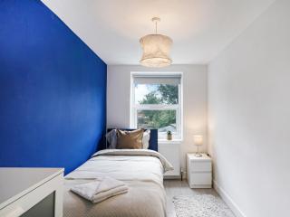 Large Home for Contractors & Families - Garden & Amenities - Londra - 1