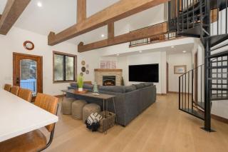 Luxury Mountain Retreat - 0