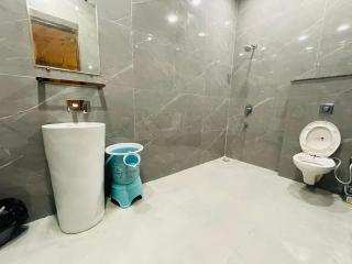 Hotel KR 5Mins Walk From Golden Temple - 1