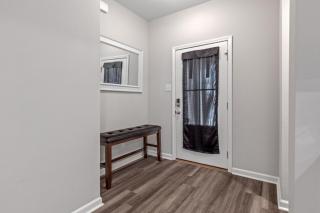 Spacious & Comfy KING Bed with Garage in Lake Charles - 9