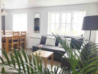 Central Stylish 2Bedroom Apt with FREE PARKING - Liverpool - 0