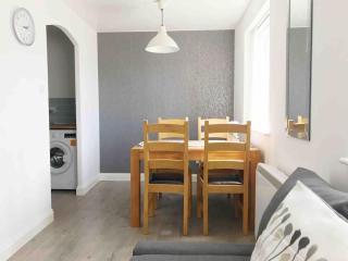 Central Stylish 2Bedroom Apt with FREE PARKING - Liverpool - 8