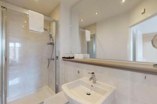Lovely Apartment with Balcony - 3 min to Station - Londra - 3