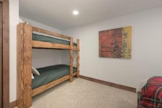 Stylish Mountain getaway - 9