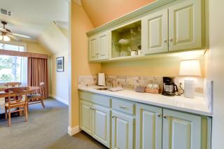 Springfield Studio Rental with Golf Course View! - 9