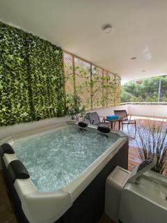 Vouliagmeni Seaside Luxury Home - 5
