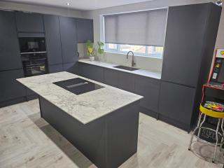 Luxury 3 bed next to city centre - Killingbeck - 0