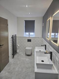 Luxury 3 bed next to city centre - Killingbeck - 5