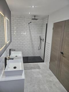 Luxury 3 bed next to city centre - Killingbeck - 3