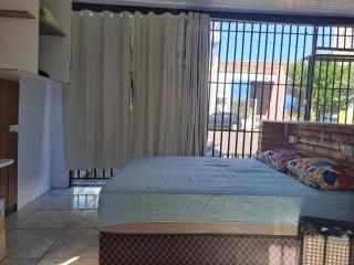 Suíte ampla com ar condicionado - 1