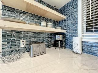 Gorgeous Oceanfront Condo - Beach, Pool & Steps to Flagler Ave - New Smyrna Beach - 8