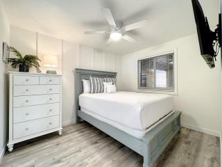 Gorgeous Oceanfront Condo - Beach, Pool & Steps to Flagler Ave - New Smyrna Beach - 4