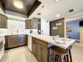 Beachfront Oceanview Condo - Pool, BBQ & Steps to Flagler Ave - New Smyrna Beach - 7