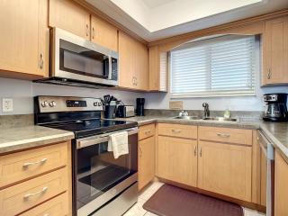 Oceanfront Condo - Pool, Beach & Steps from Flagler Ave - New Smyrna Beach - 4