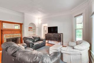 Charming Champaign Victorian with Deck! - 9