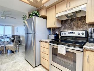 Oceanfront with Beach, Pool, BBQ & Steps to Flagler Ave - New Smyrna Beach - 4
