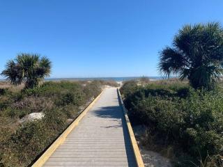 Seabatical-Beautiful ocean view! w/Bikes & Chairs - Hilton Head Island - 7