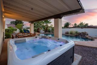 Game Room Resort Pool HotTub Modern Desert Oasis - Phoenix - 6