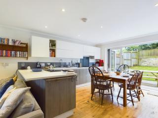 Queens Mews a contemporary beach side holiday home for 6 - 6