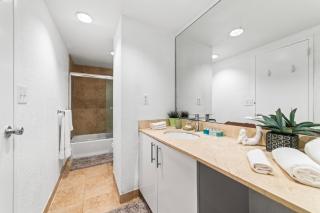 Oceanfront Condo with Ocean View and Beach Access - Hollywood - 2