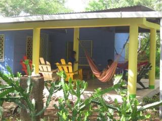 Hospedaje frente a la playa Huehuete - Tupilapa - 5