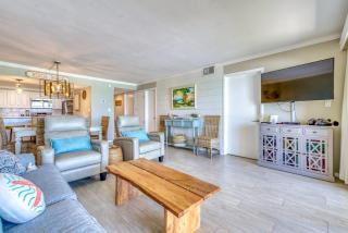 Beach House Condominiums C302 - Beachfront with Pool, WiFi, & Beach Service - Destin - 3