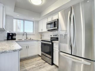 Beachfront Condo - OceanFront, Pool & Steps to Flagler Ave - New Smyrna Beach - 8