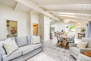 Pet-Friendly Buxton Home with Balcony, 2 Mi to Beach - Buxton - 0