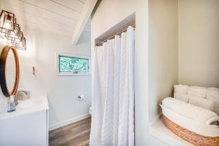 Pet-Friendly Buxton Home with Balcony, 2 Mi to Beach - Buxton - 3